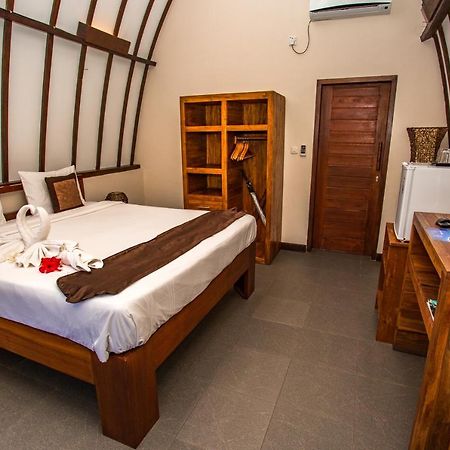 Oceans 5 Dive Resort Gili Air Bagian luar foto