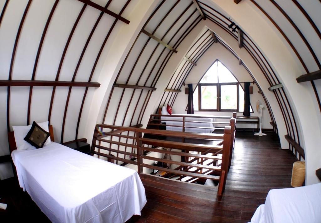 Oceans 5 Dive Resort Gili Air Bagian luar foto