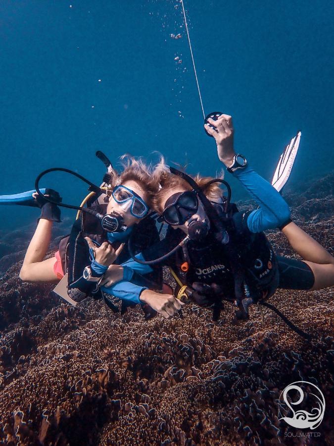 Oceans 5 Dive Resort Gili Air Bagian luar foto