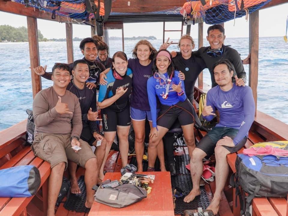 Oceans 5 Dive Resort Gili Air Bagian luar foto