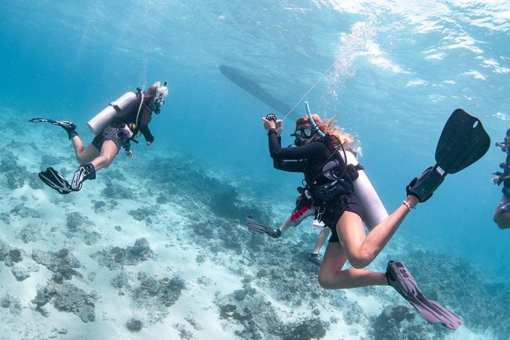 Oceans 5 Dive Resort Gili Air Bagian luar foto