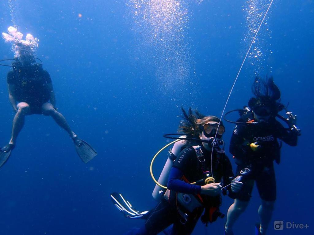 Oceans 5 Dive Resort Gili Air Bagian luar foto